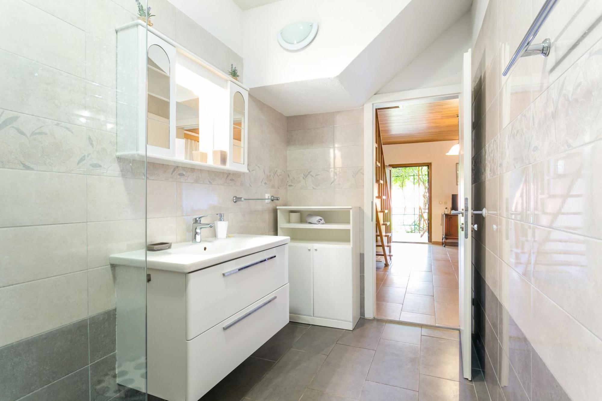 Apartments By The Sea Baska Voda, Makarska - 300 客房 照片